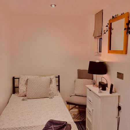Private Access Small Room In Leicester Free Parking Drinks Λέστερ Εξωτερικό φωτογραφία